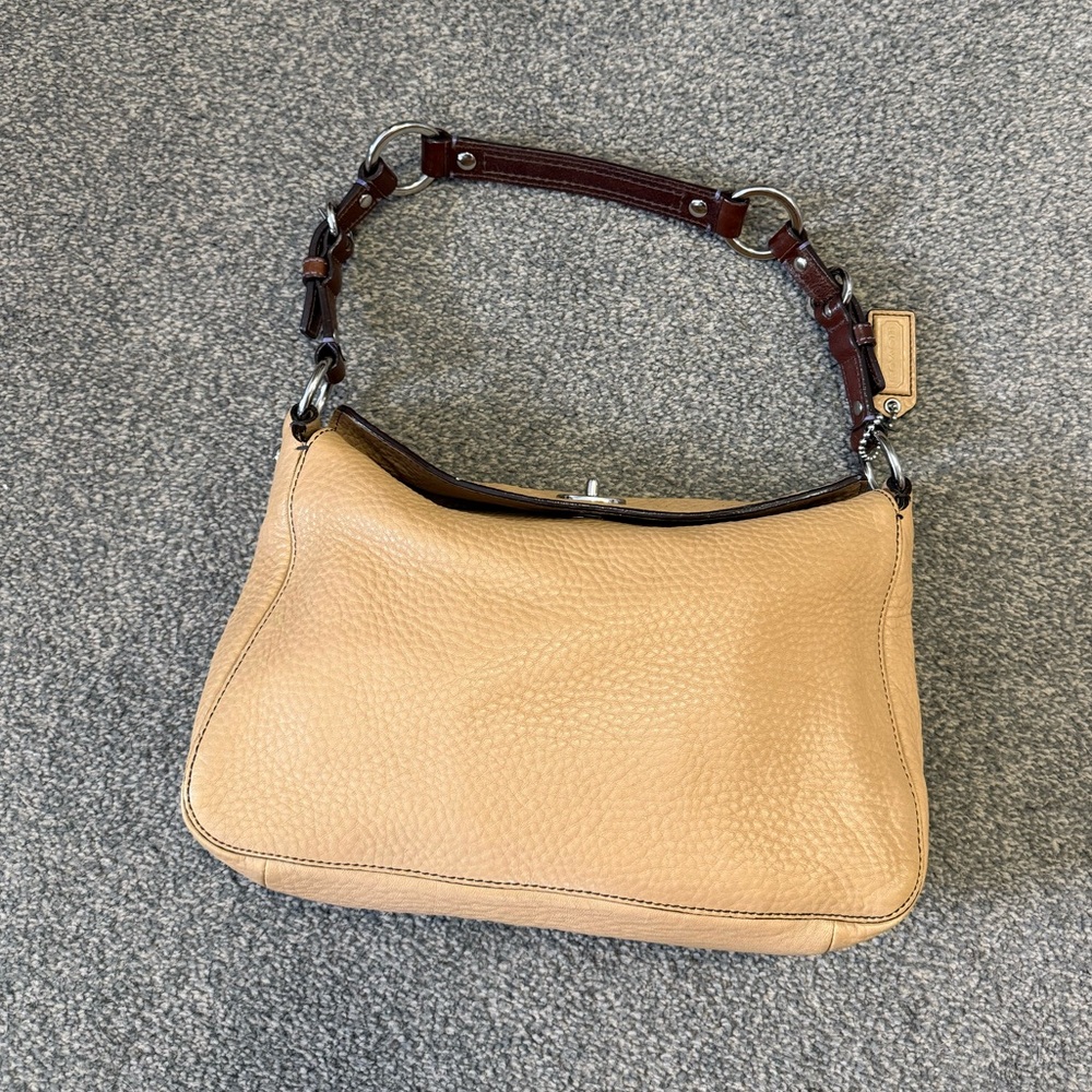 Vintage Coach Chelsea Pebble Leather Tan Turnlock Shoulder Bag 8A38 - Picture 2 of 5